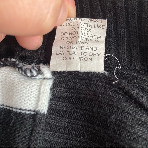 Suspicious Lines Womens Sweater Top Size 3X - Picture 5 of 6